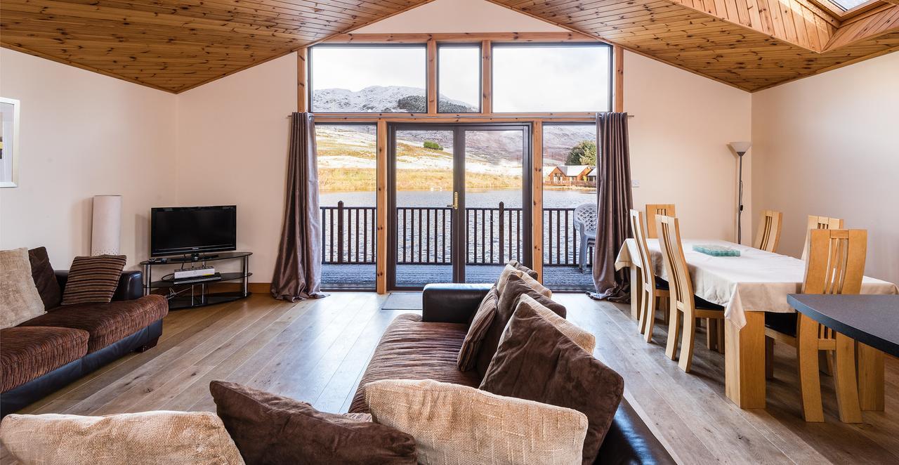 Lodge 9 Glengoulandie Lodges 애버펠디 외부 사진